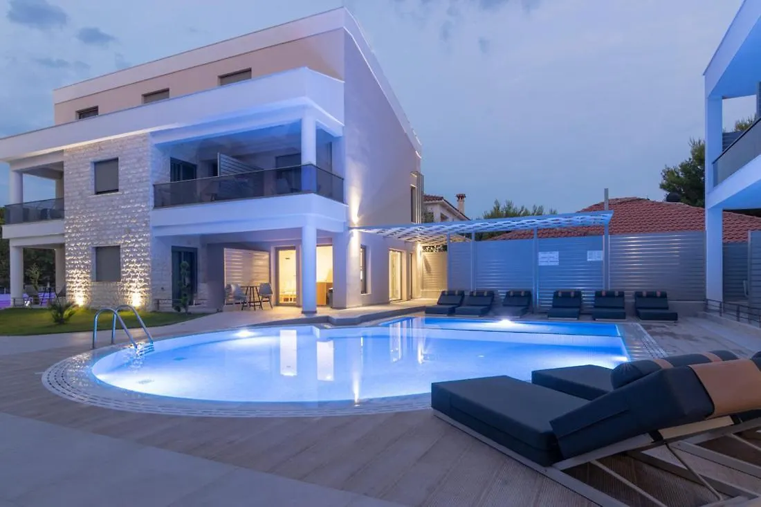 Leon Villas Nikiti