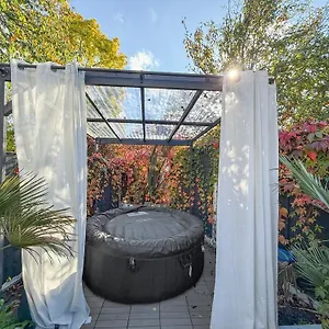 Modern 2bed Pad W/ Hot Tub Barking (Greater London)